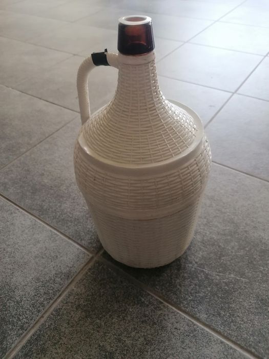Glass demijohn.437558358658273281