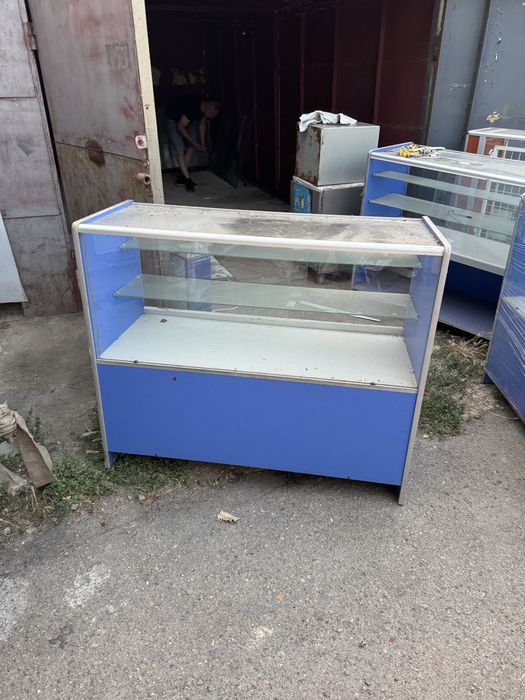 Продам витрины полки для товара