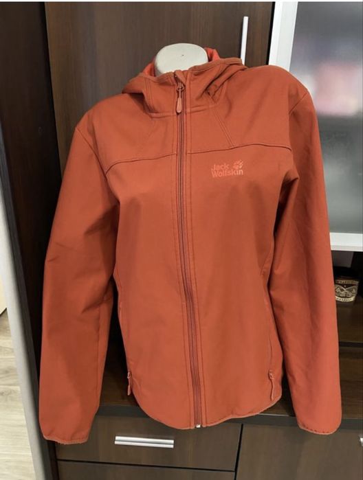 Вітровка Jack Wolfskin. Тренчі. Вітровка Helly Hansen