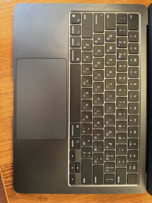 Macbook M2 2022 8/256 13.6