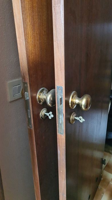 Portas interiores em mongo