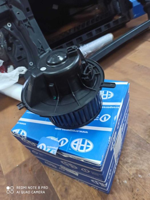 Моторчик печки новый Полкар Caddy Skoda Golf Passat Touran