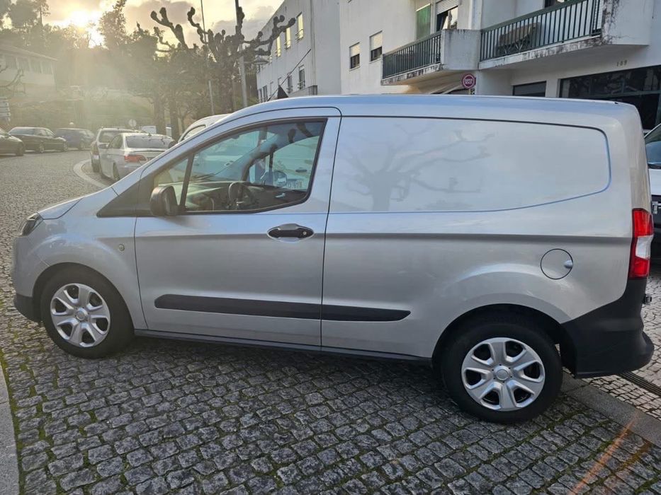 Ford Transit courier