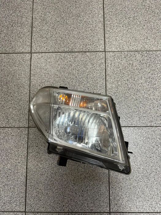 Farol nissan navara 3 direito