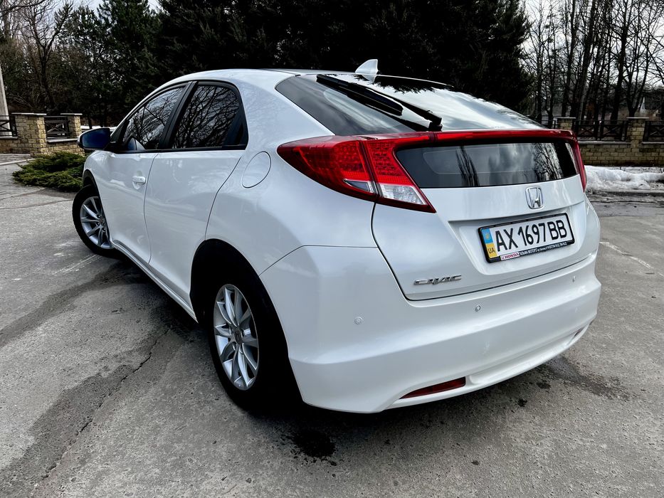 Honda Civic 1.8 Avtomat White Pearl 11500$