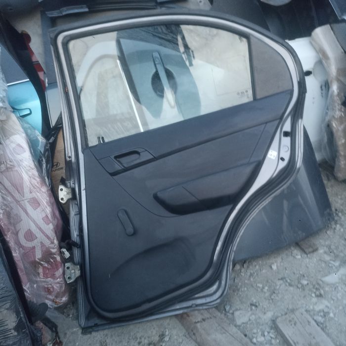 Шевроле авео т250 седан задні праві двері