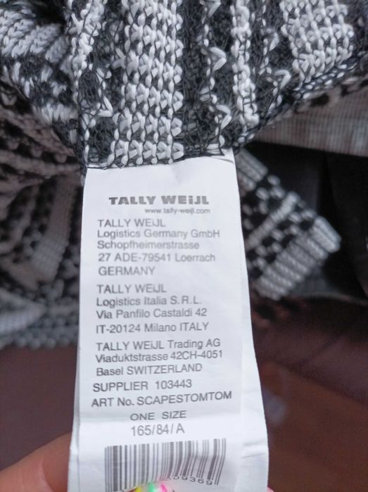 Narzutka z kapturem Telly Weijl One Size