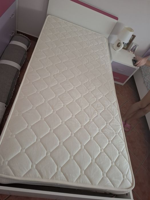 Cama Nova Branca e Rosa