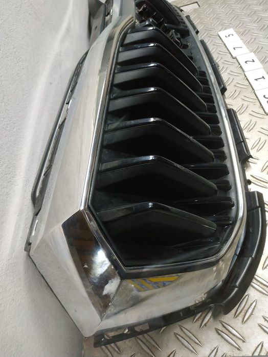 VAG Scala 18- решітка радіатора з хромом RC1275 657853653