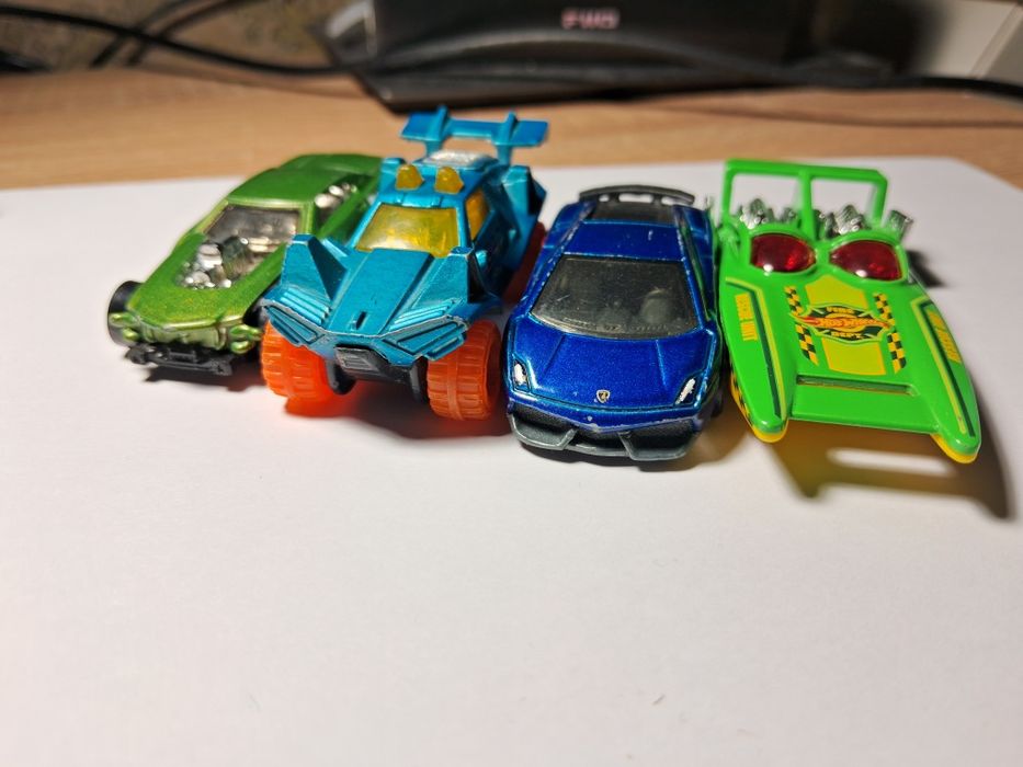 Машинки Hotwheels