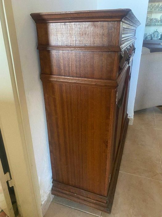 Louçeiro em Madeira com boa arrumação