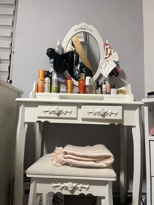 Toaletka biała + taboret