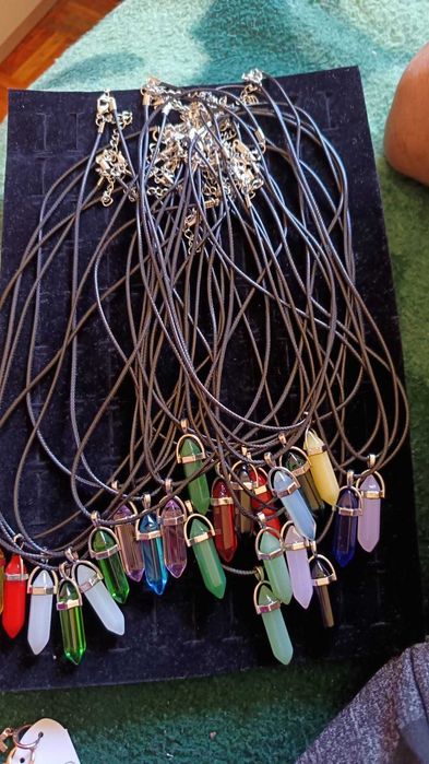 Bijuteria anéis colares brincos pulseiras portachaves