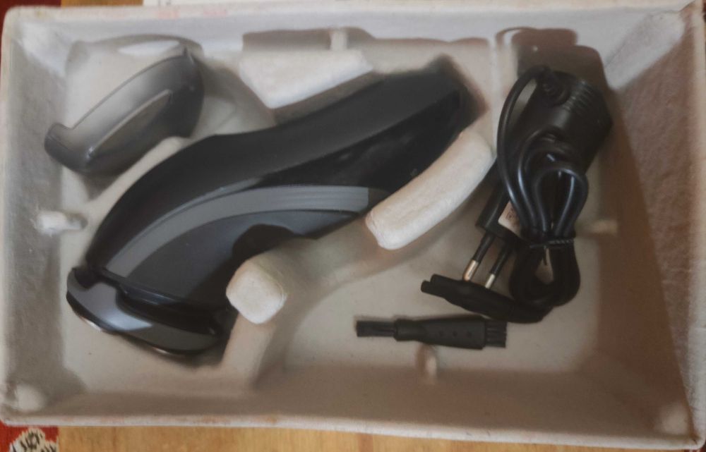 Аккумуляторная бритва Philips PT 727