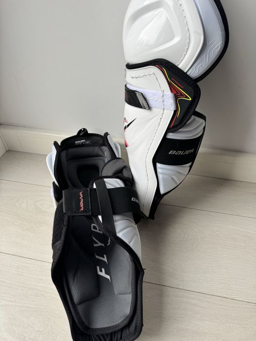 Nagolenia hokejowe Bauer fly-pro
