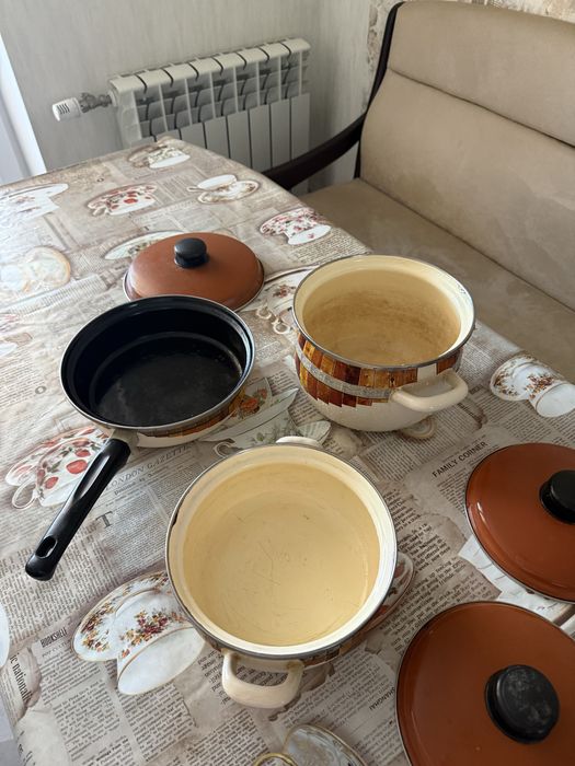 Набор кастрюль и сотейник