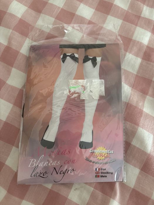Meias altas com laços
