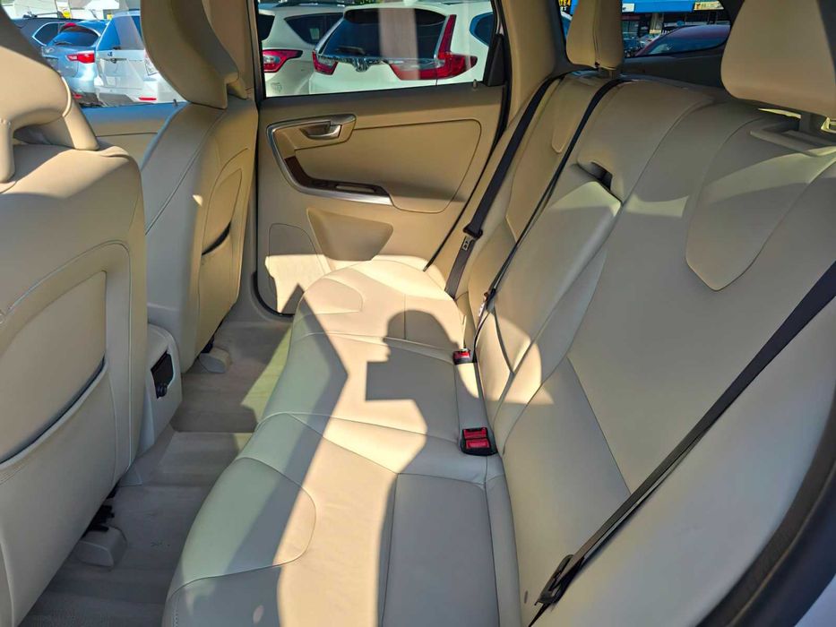 Volvo XC60      2016