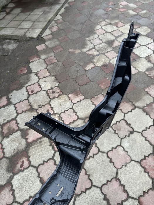 Передний усилитель кронштейн Range ROVER VELAR L560 OE J8A2-16E144-A