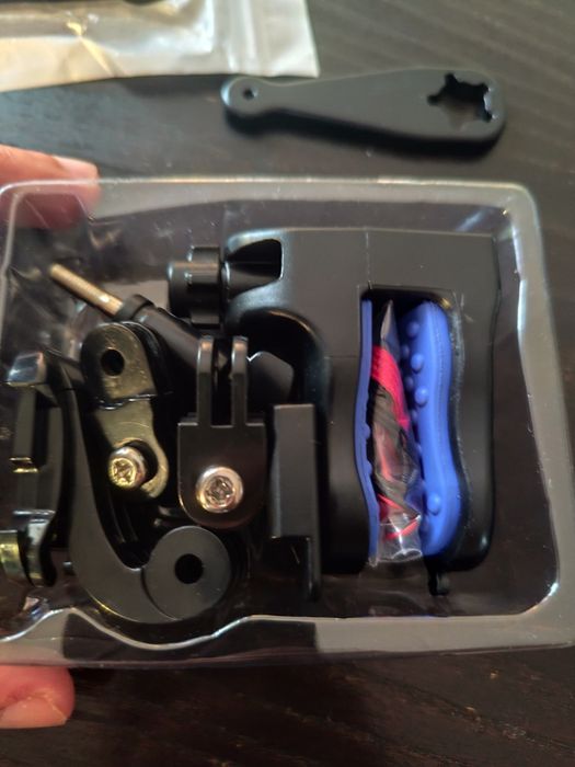 Adaptador para câmera de acção e protetor de tênis