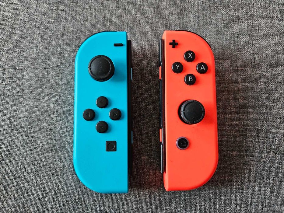 Nintendo Switch Joy-con niebieski z czerwonym w pełni sprawne bdb