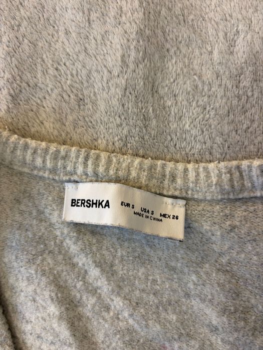 Sweter szary z dekoltem w serek
