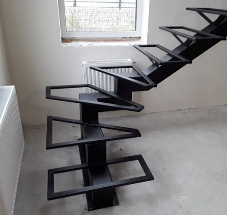 Металеві сходи під замовлення