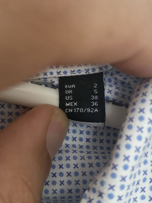 Camisa branca com padrão da Cortefiel