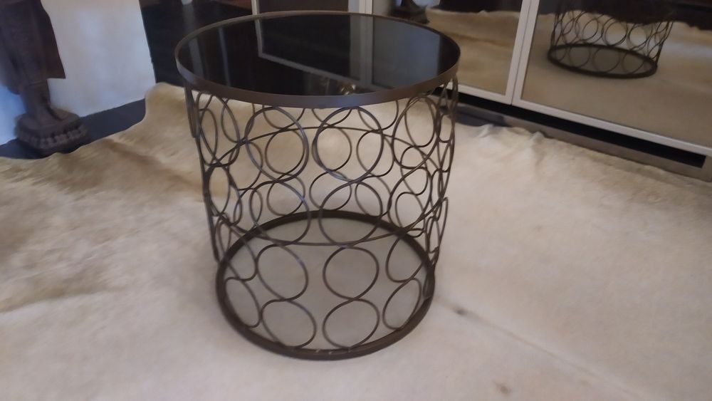 1 mesa de apoio dourada c/ vidro NOVA