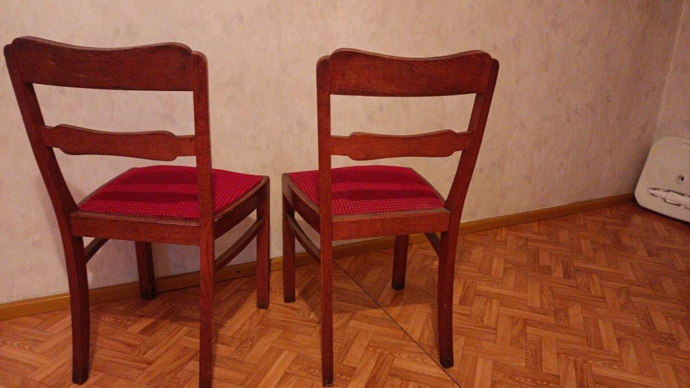 Stare dębowe krzesła