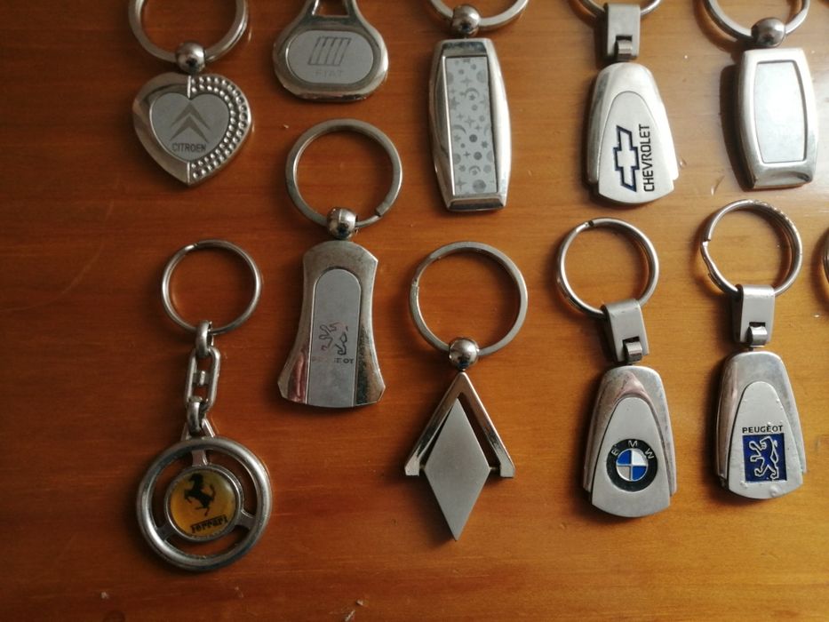 Lote de 23 porta-chaves metálicos