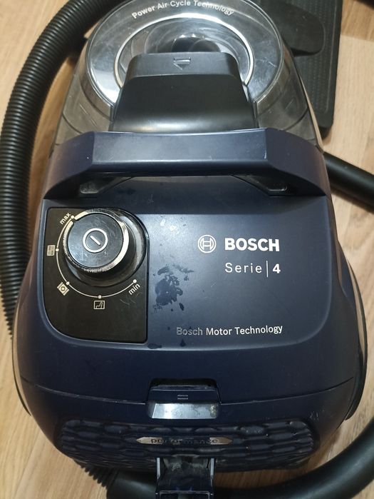 Пилосос Bosch series 4