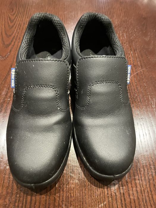 Sapatos com biqueira de aço pretos