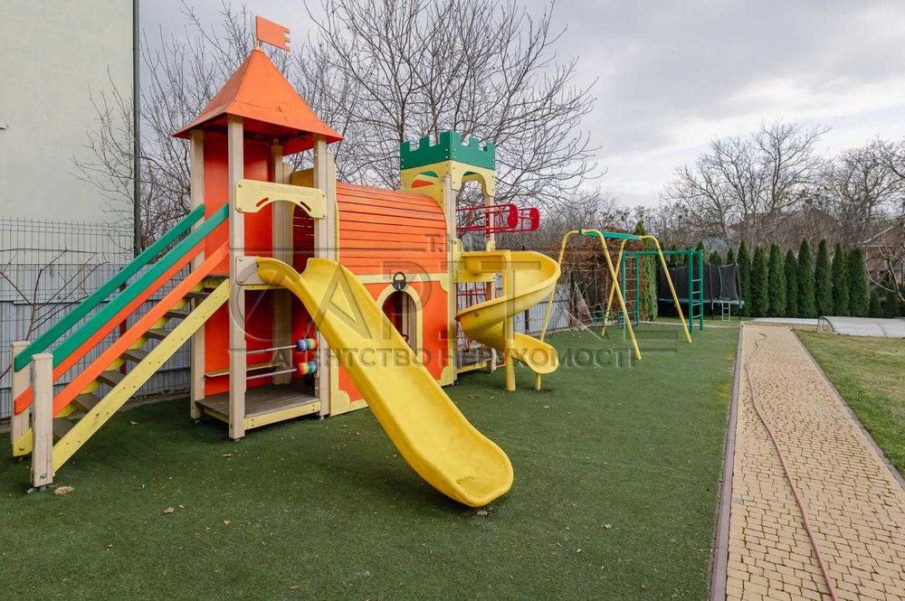 Аренда дома недалеко от центра с бассейном!