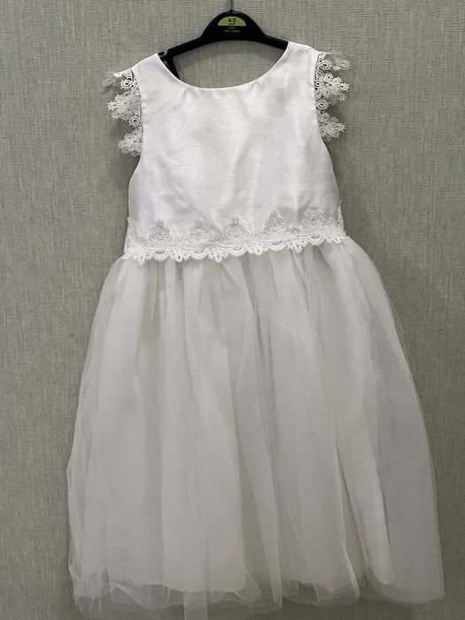 Святкова сукня для дівчинки.