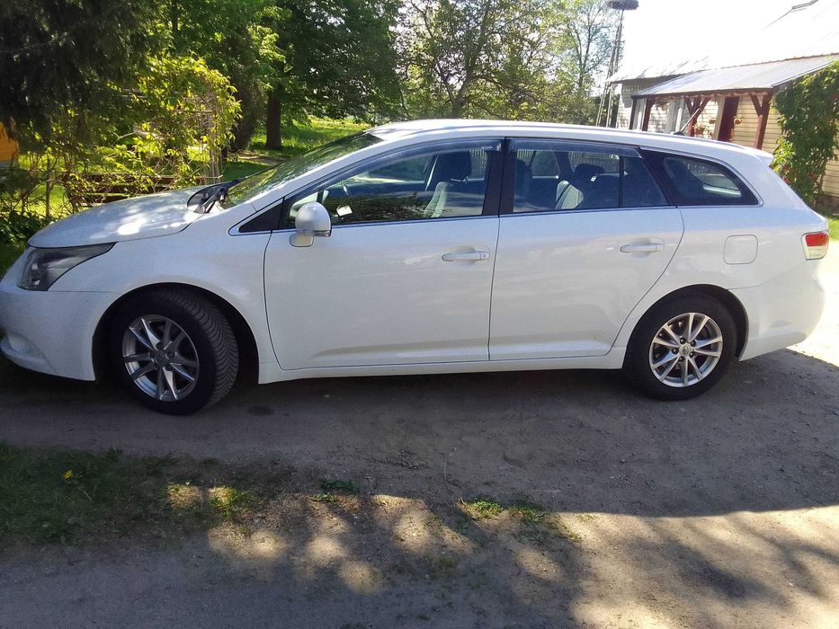 Toyota Avensis  D-4D 2,0 diesel,  kombi, ładna uśmiechnięta