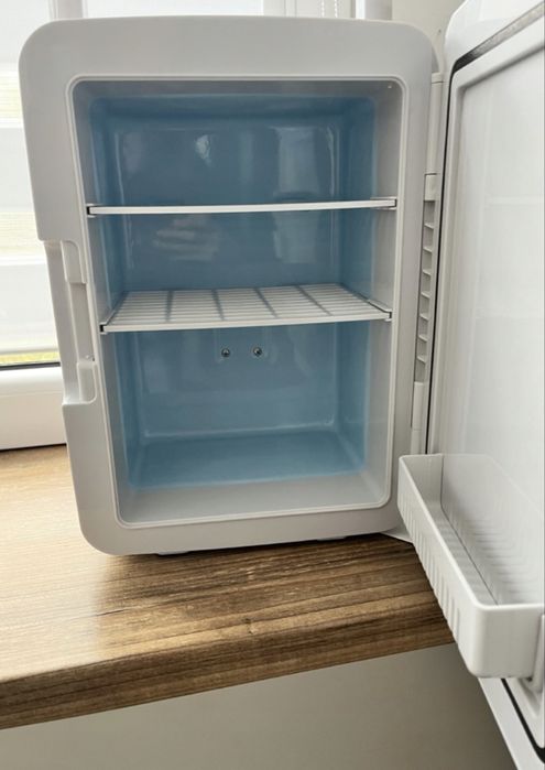 Przenośna lodówka turystyczna biała 4L