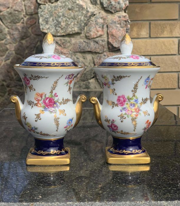 Старовинні вази .Чарівна ваза Limoges Veritable Bleu du Four Rehausse