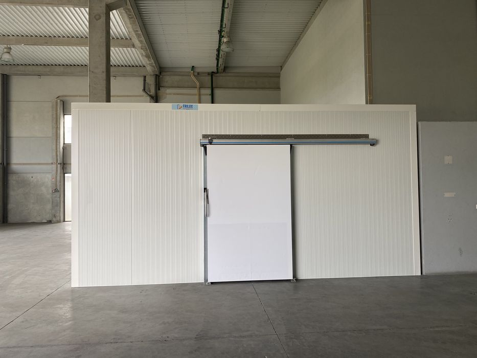Câmara Frigorífica Nova 11x5x3m –Porta Deslizante | Frilux | Entrega