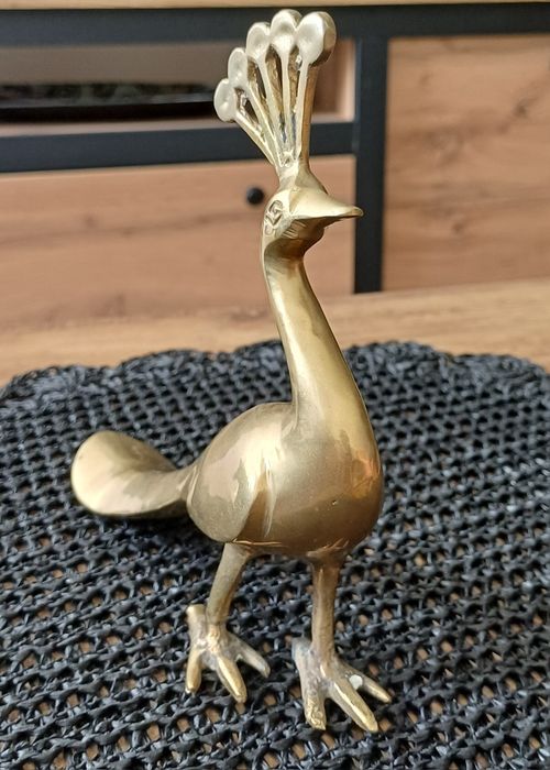 Mosiężna figurka pawia – elegancka dekoracja