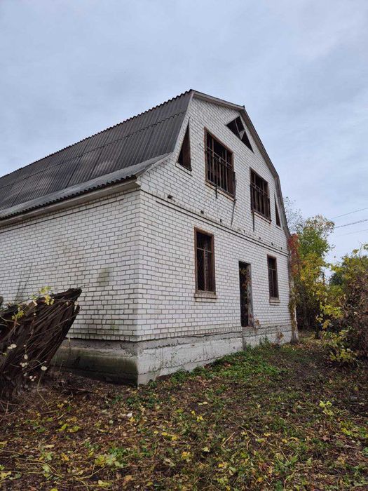 Будинок у селі Мошни