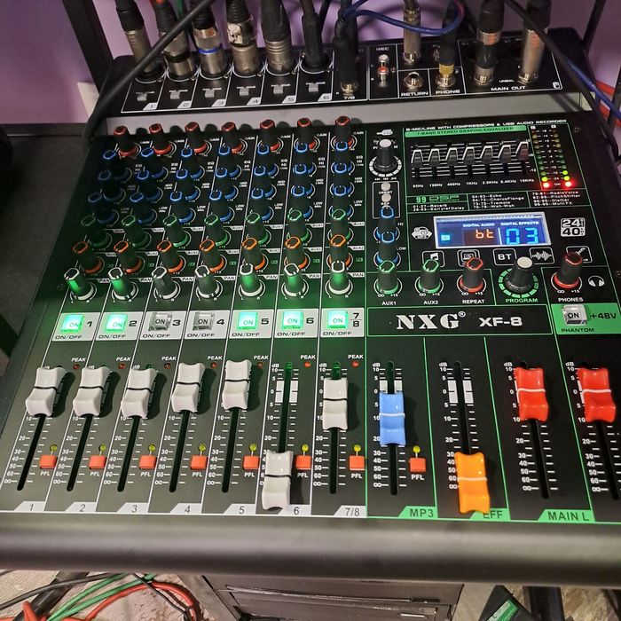 Mesa som de  8 canais