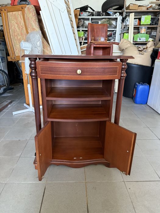 Móvel classico em madeira