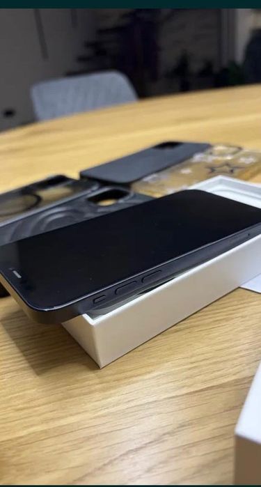 iPhone 12.