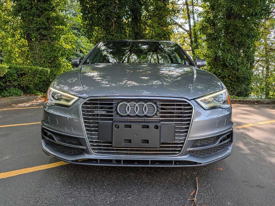 Audi A3 e-tron      2016