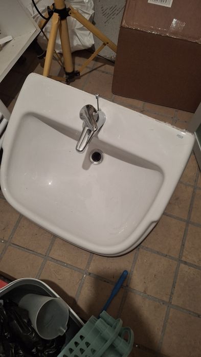 Lavatório Roca com torneira