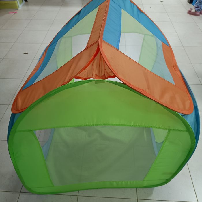 Tenda desdobrável de criança, usada mas bem estimada, com 90/90/100 cm