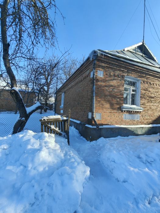 Продам будинок з земельною ділянкою 0.74га