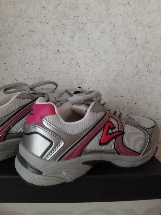 Кросівки жіночі 36 р.