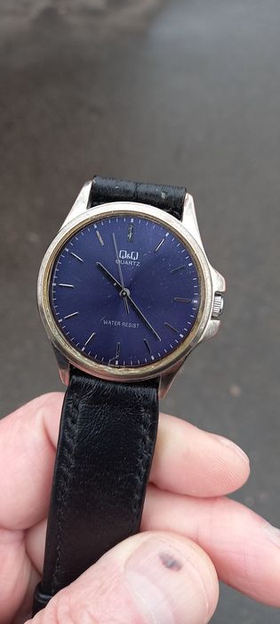 ЧасыQ&Q с кожаным ремешком и ремешки.